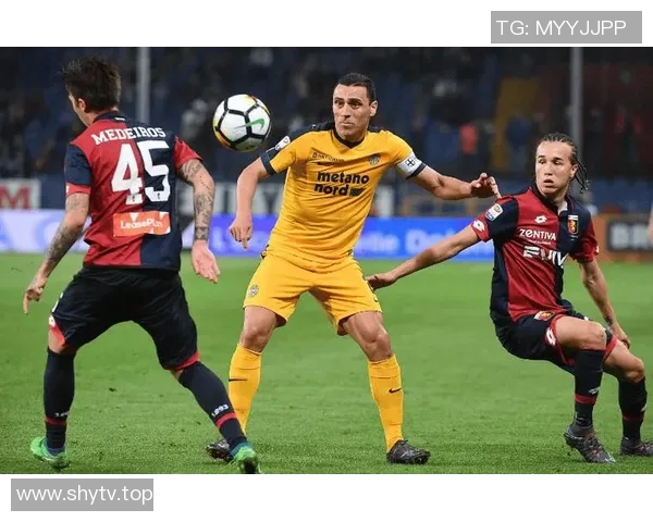 激烈对抗与战略较量并存 足球比赛中的技战术分析与球员表现解读